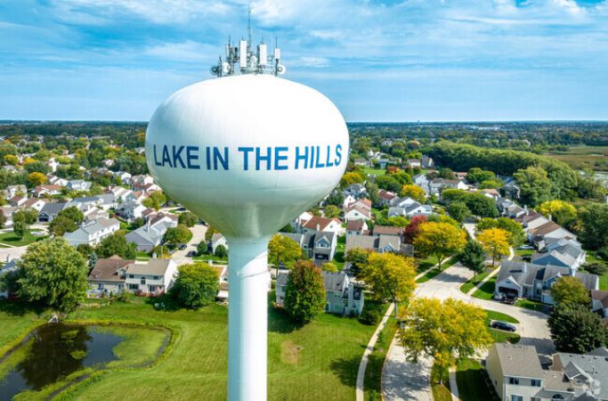 R&J Painting LLC provides painting services in Lake in the Hills.