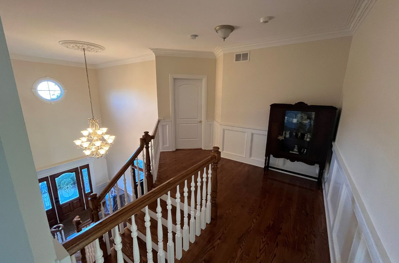 An R&J Painting professional providing painting services in Algonquin, IL, using premium tools to achieve smooth finishes.