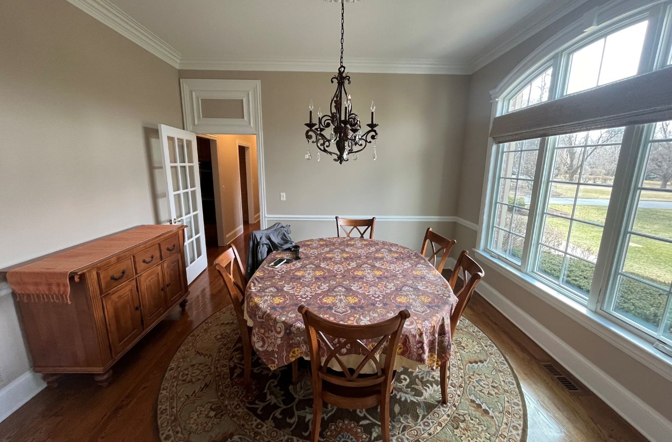 An R&J Painting professional carefully painting a home in Hoffman Estates, IL, ensuring clean lines and vibrant results.