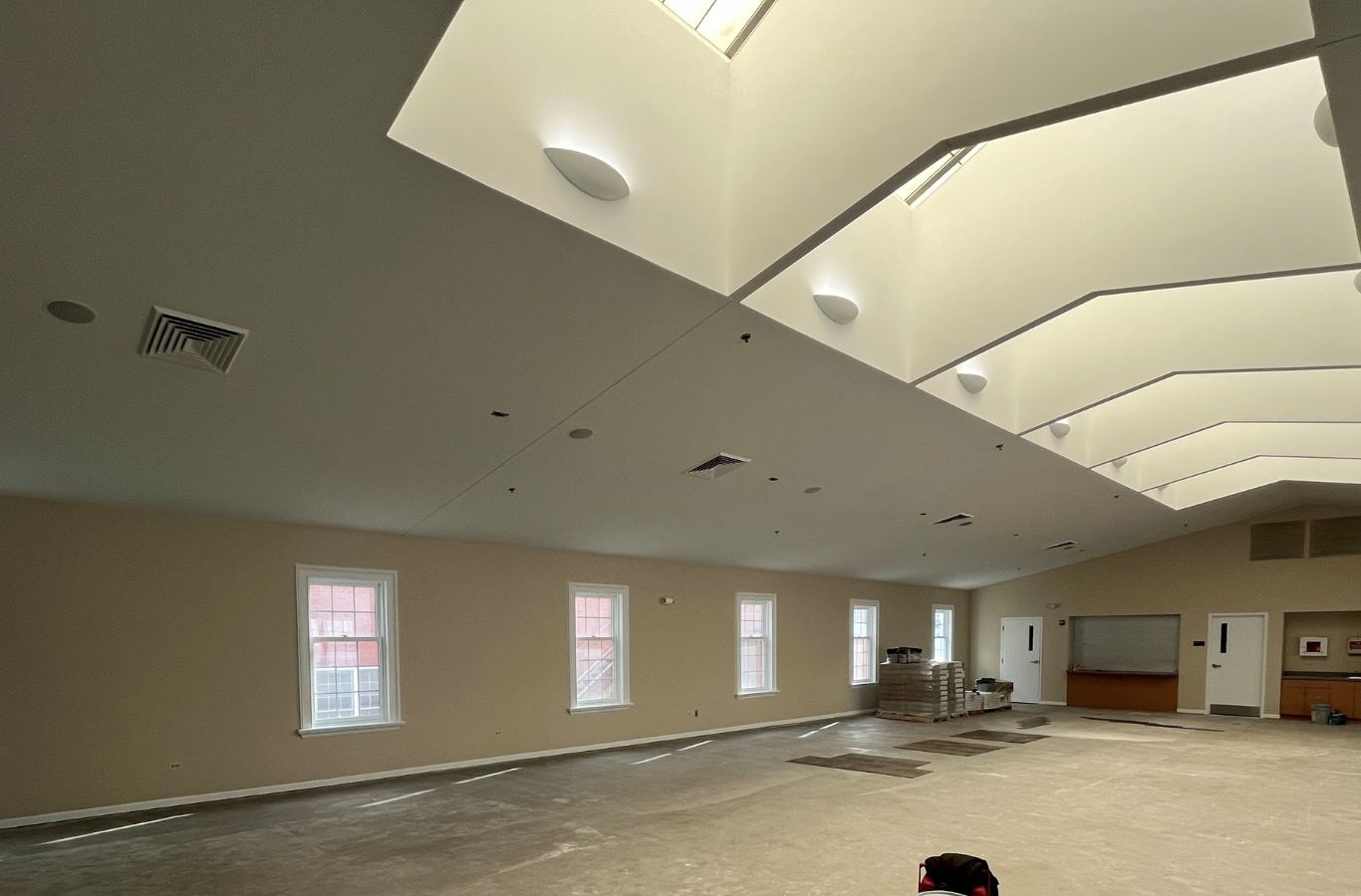 A R&J Painting team member working on a Palatine, IL building, demonstrating the benefits of hiring local experts for commercial painting services.