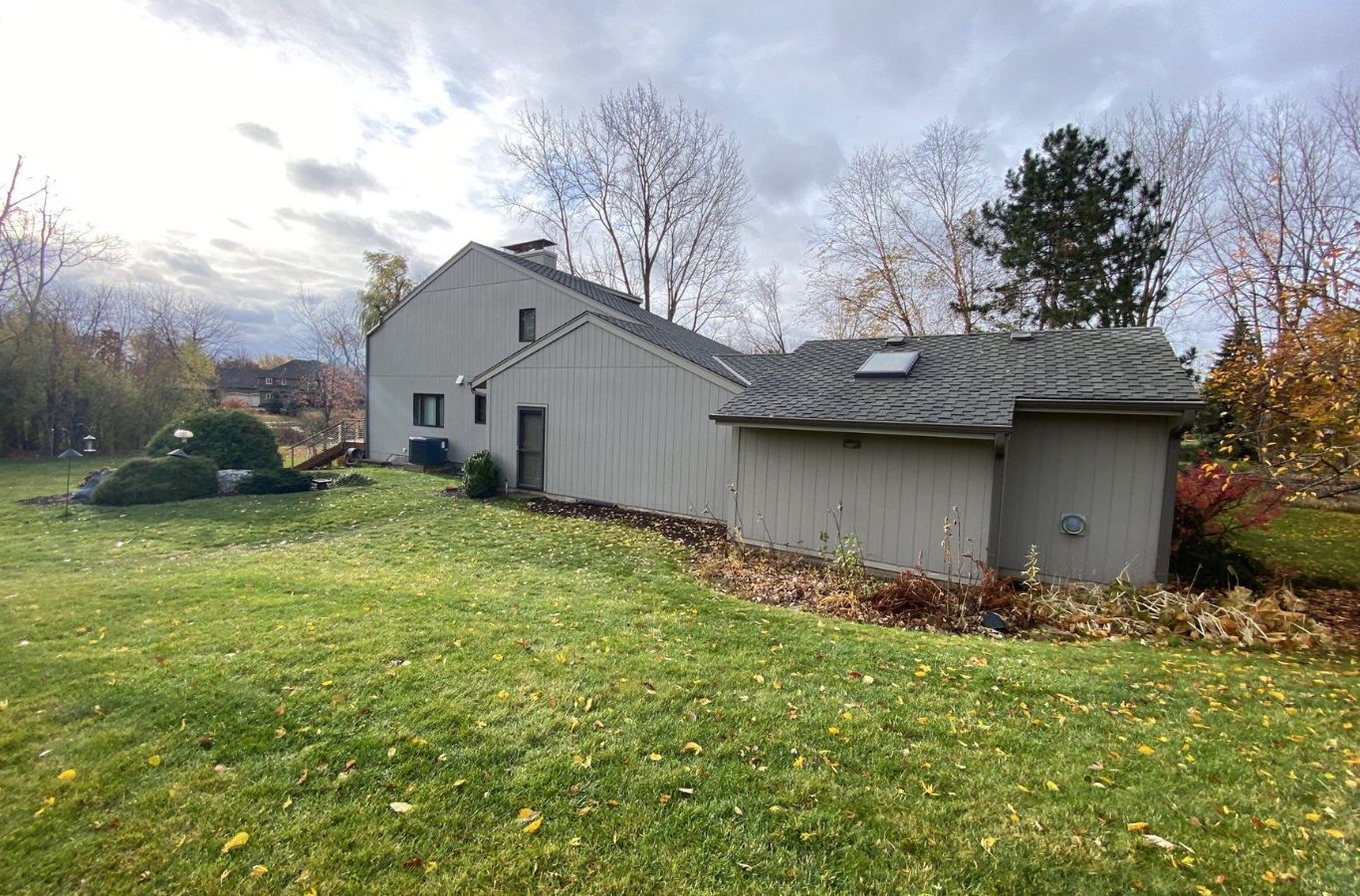 Benefits of Exterior Painter in Schaumburg, IL by R&J Painting A R&J Painting technician delivering exterior painter services in Schaumburg, IL, showing how expert local service improves curb appeal and durability.