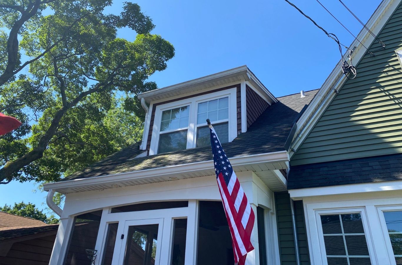 An R&J Painting expert providing painting services in Crystal Lake, IL using premium tools and techniques to deliver clean, professional results.