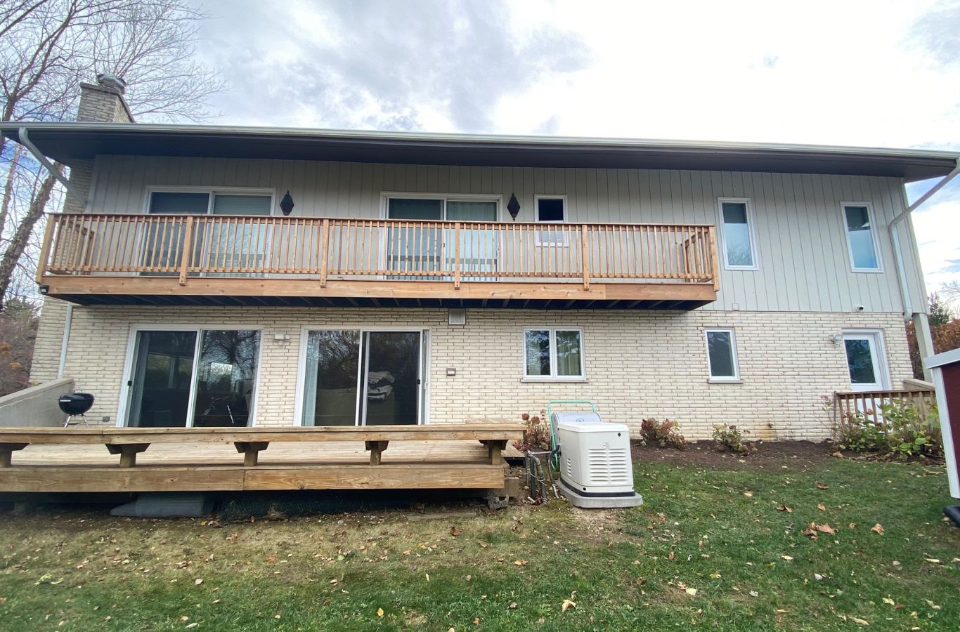 An experienced R&J Painting painter working in Lake in the Hills, IL with focus, care, and dedication to excellence in service. Painting Services near me.